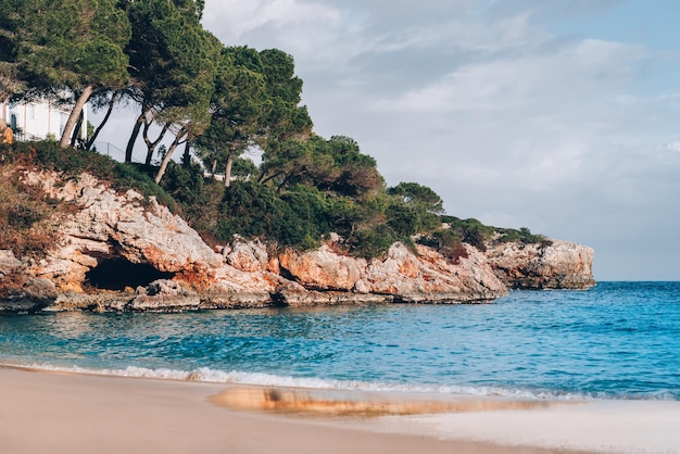 Playa de aguas azules en Palma