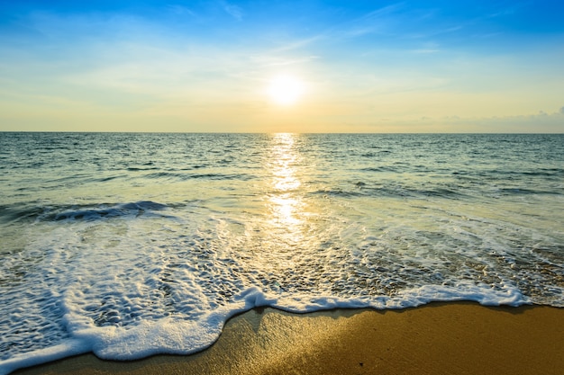 Playa al atardecer