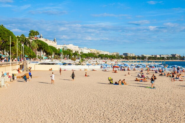 Foto playa de arena de belleza en cannes