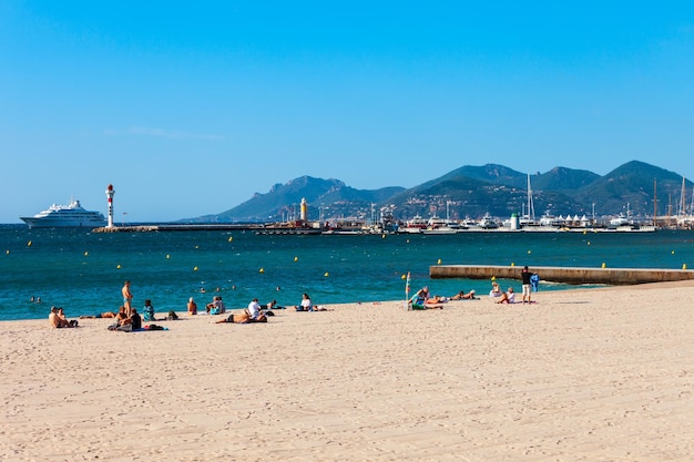 Foto playa de arena de belleza en cannes