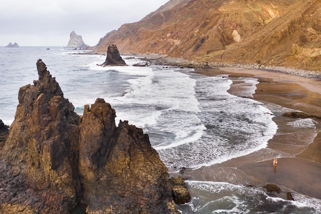 La playa de arena de Benijo en la isla de Tenerife Islas Canarias España