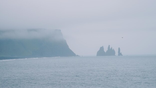 Playa de arena negra en Islandia