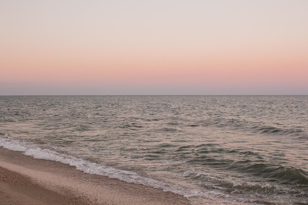 Playa de arena en la noche