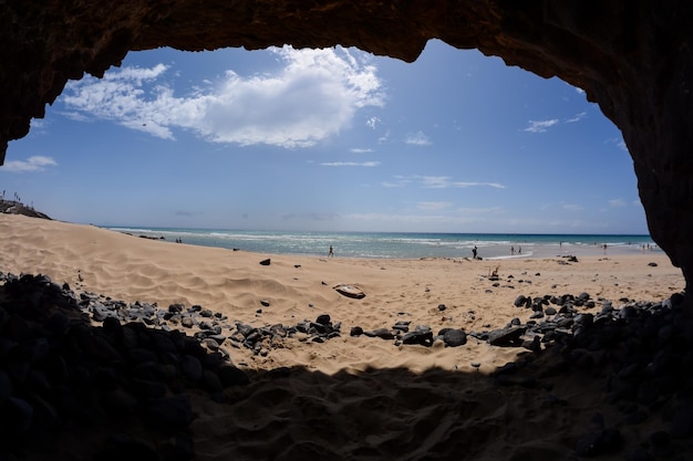 La playa de arena del océano