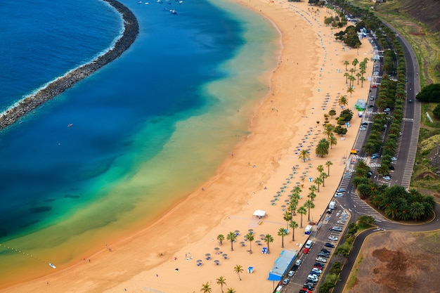 Foto playa de arena las teresitas