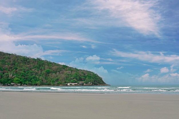 la playa y la arena