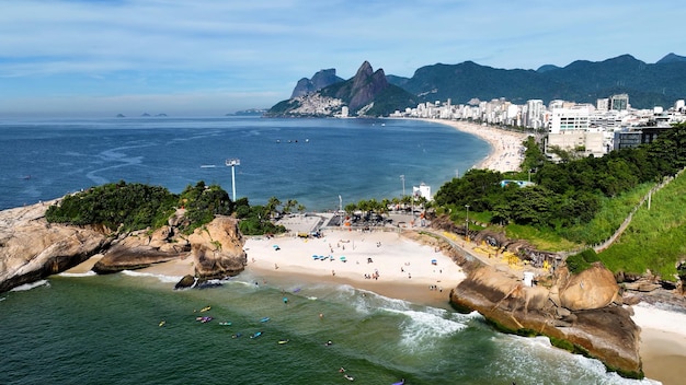 Foto la playa de arpoador en arpoador, en río de janeiro, brasil
