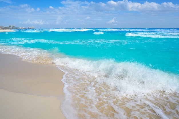 Playa caribeña de arena blanca de cancun