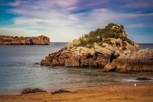 Playa de castro urdiales de aguas cristalinas