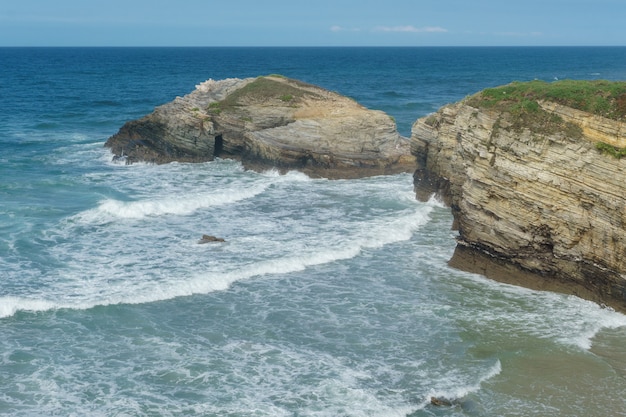 Playa de las catedrais (playa de las catedrales), en galicia, España. Famoso destino turístico de playa de la costa atlántica de España. Imágenes de viajes generales