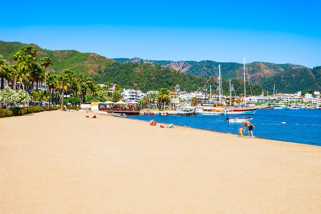 Playa de la ciudad de Marmaris en Turquía