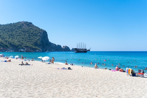 Playa de Cleopatra con buena arena y mar azul Alanya Antalya Turquía