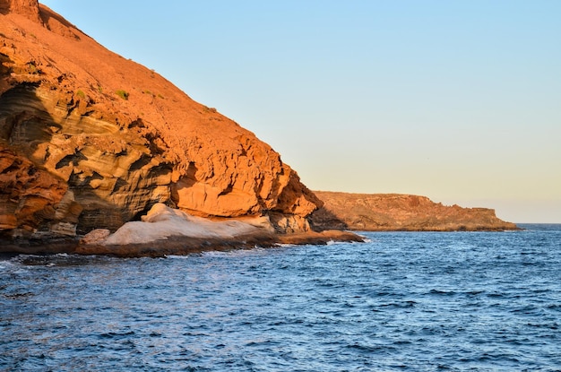 Playa de la Costa de Lava Seca en el Océano Atlántico