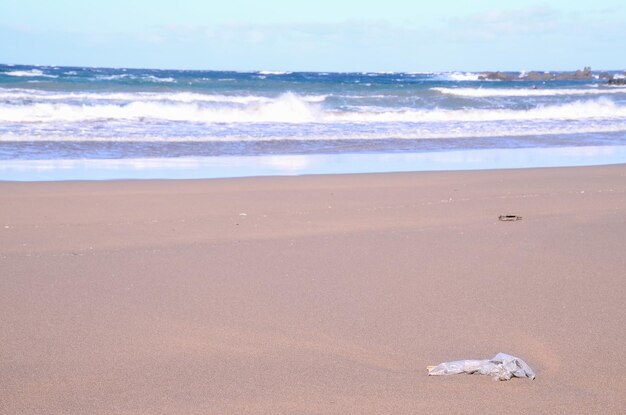 Playa de la Costa de Lava Seca en el Océano Atlántico