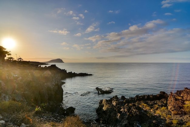 Playa de la Costa de Lava Seca en el Océano Atlántico