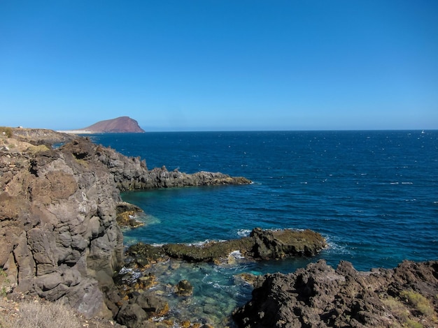 Playa de la Costa de Lava Seca en el Océano Atlántico