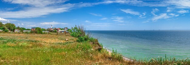 Playa desierta en Sanzheyka, Ucrania