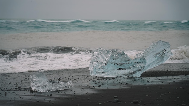 La playa de los diamantes en Islandia