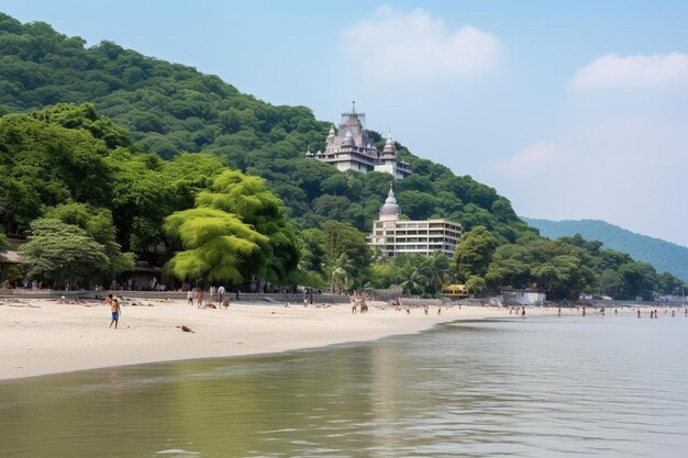 Foto una playa con un edificio en la parte superior y un edificio en el fondo