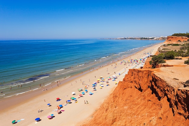 Playa de Falesia en Albufeira, región de Algarve en Portugal
