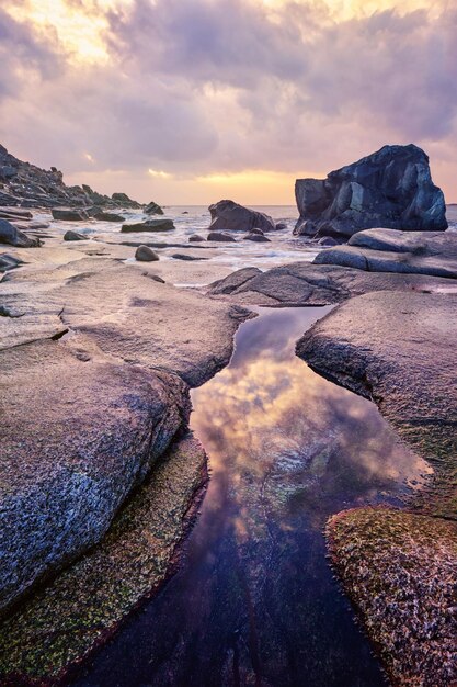 Foto playa de un fiordo en noruega