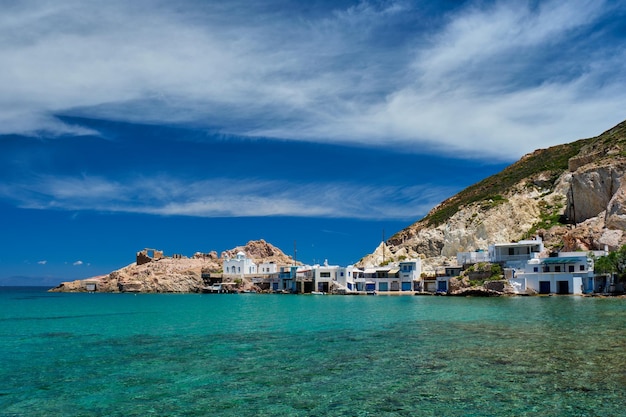 La playa de Firapotamos en Milos, Grecia