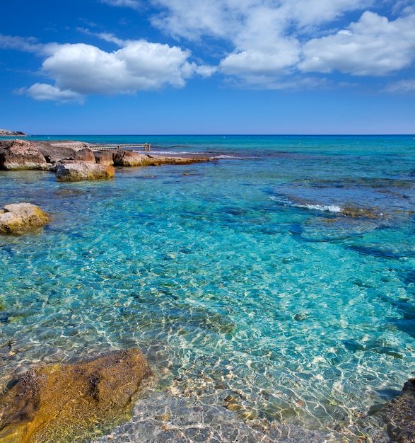 Playa de Formentera Mitjorn con turquesa mediterránea.