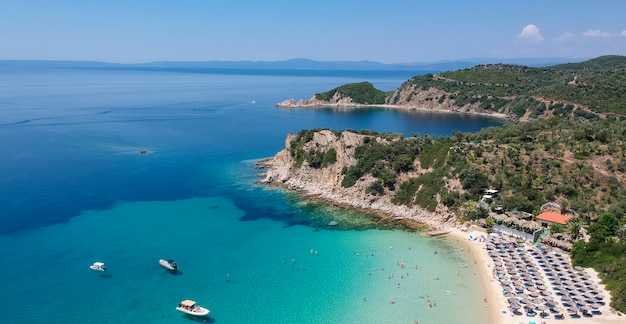 Playa en la isla de Ammouliani en Chalkidiki, Grecia