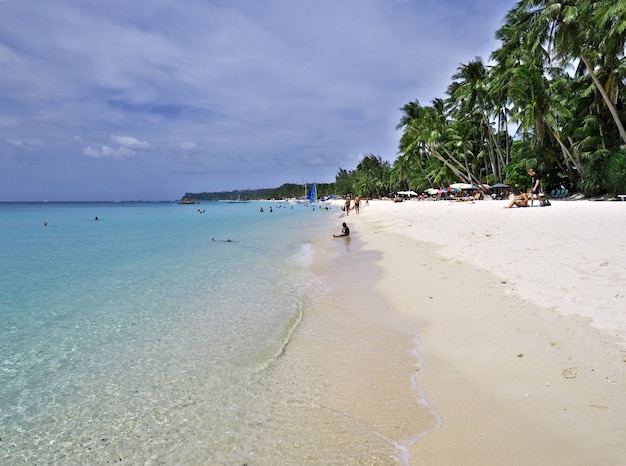 La playa en la isla de Boracay, Filipinas