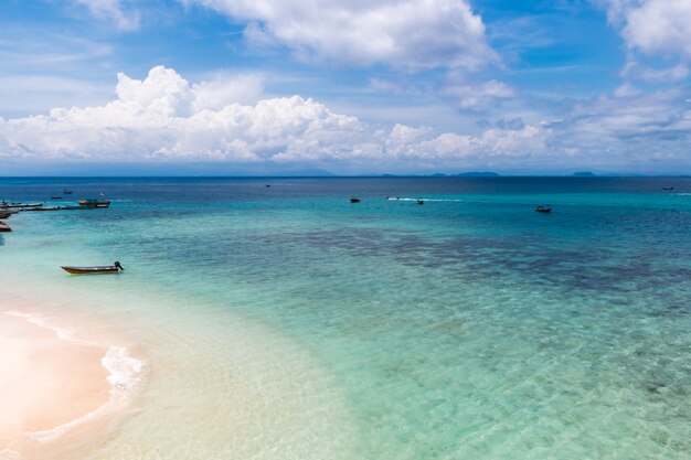 Playa de la isla de coral, islas de Perhentian, Malasia