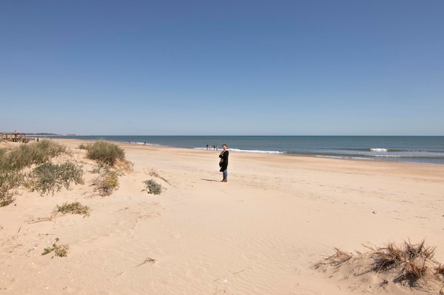 Playa de Isla Cristina Huelva España Cielo azul y arena fina Concepto de las mejores playas
