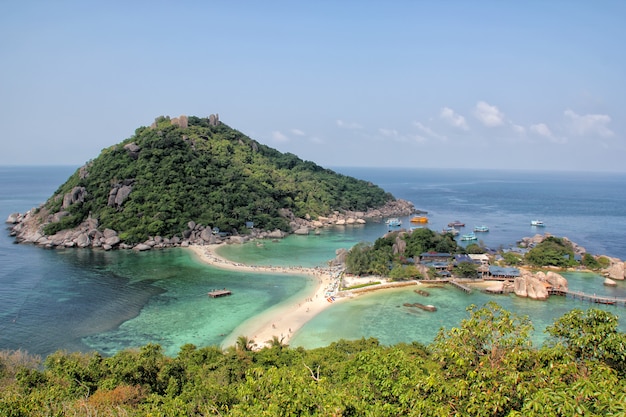 Playa de la isla Nangyuan en Tailandia