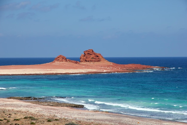 La playa en la isla de Socotra Océano Índico Yemen