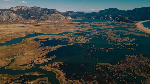 Playa Iztuzu cerca de Dalyan en el distrito de Ortaca de la provincia de Mugla en el suroeste de Turquía Foto de alta calidad