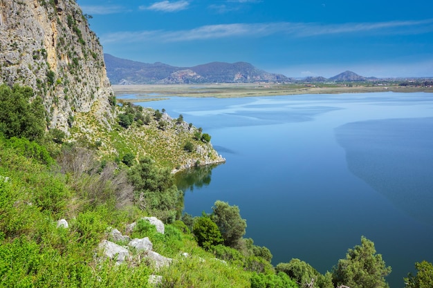 Foto playa iztuzu cerca de dalyan en el distrito de ortaca de la provincia de mugla