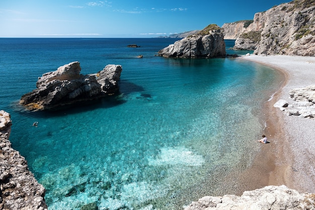 Playa de Kaladi en la isla de Kythira, Jónico, Grecia