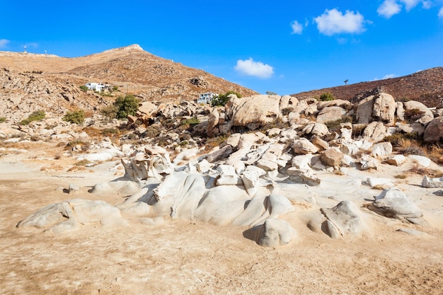 Playa de Kolimbithres con rocas de piedra de belleza en la isla de Paros en Grecia