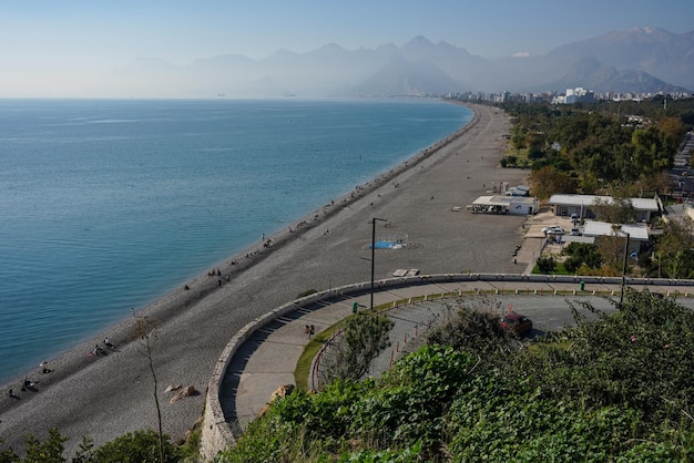 Playa de Konyaalti en la ciudad de Antalya Turkiye