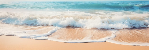 Playa limpia y hermosa y olas