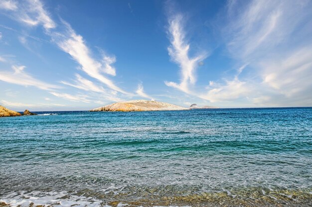 Playa de Livadi en la isla Grecia de Folegandros