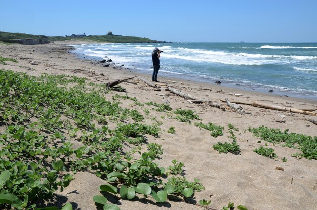 Playa y mar azul junto al mar