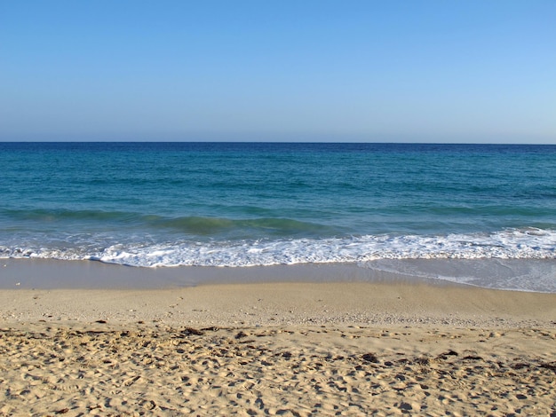 La playa del mar Caribe en La Habana, Cuba