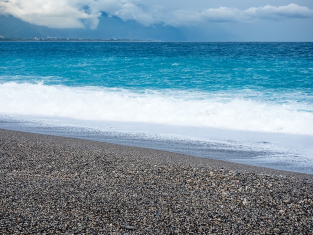 Playa y mar en Hualien, Taiwán.