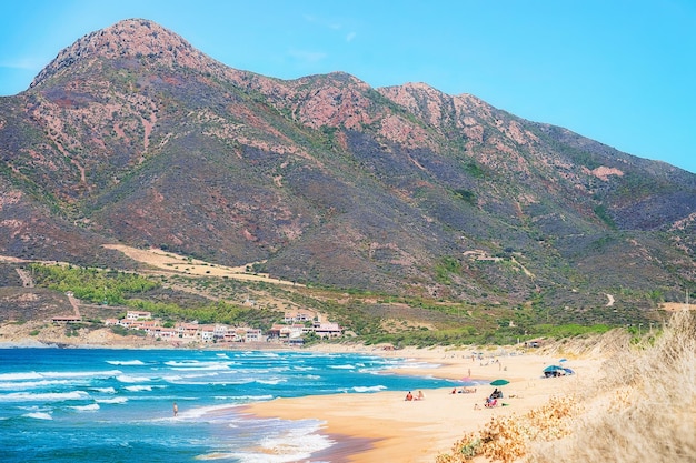 Playa en el mar Mediterráneo en Buggerru, Carbonia-Iglesias, Cerdeña, Italia