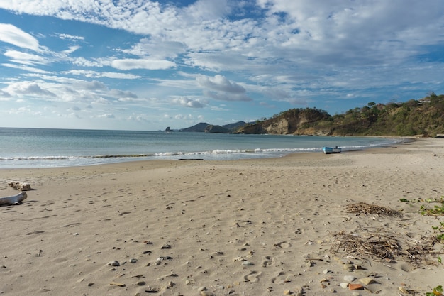 Playa Marsella, San Juan del Sur, NicaraguaFelsiger Strand von Nicaragua mit wenigen Wellen, schöner Sonnenaufgang