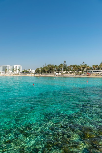 La playa más famosa de Chipre con aguas cristalinas Nissi Beach