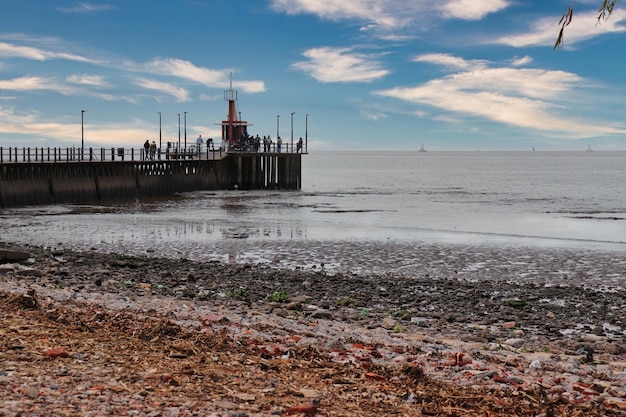 Playa y muelle en el rio de la plata san isidro