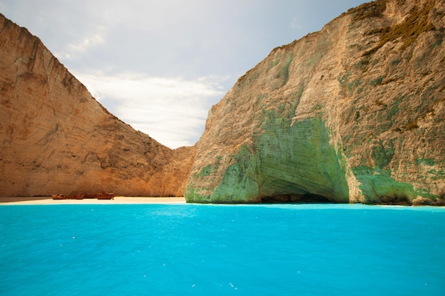 Playa de Navagio en la isla de Zakynthos, Grecia, día de verano