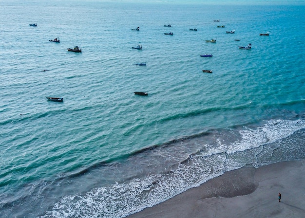 Playa Pajussara en la ciudad de Maceio Alagoas y sus tradicionales balsas