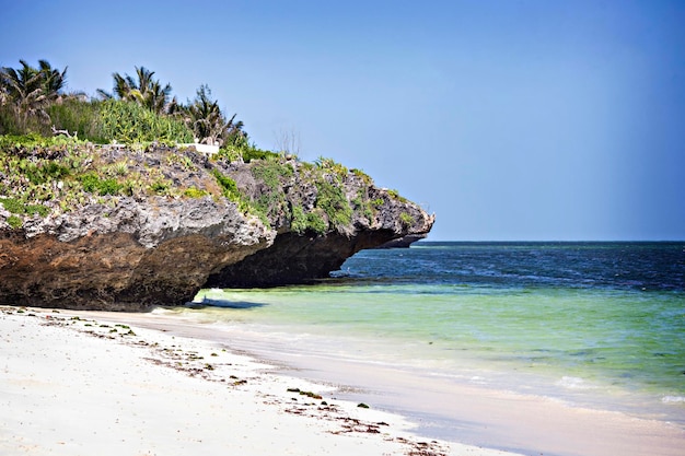 Playa de Papa Remo en la playa de aguas turquesas de Watamu en Kenia